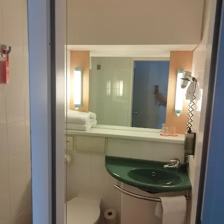 Ibis ホテル