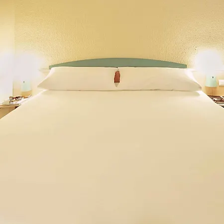 Ibis ホテル
