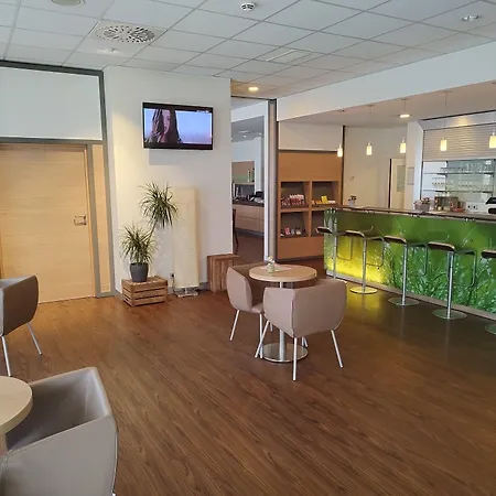 Ibis 2* אולם