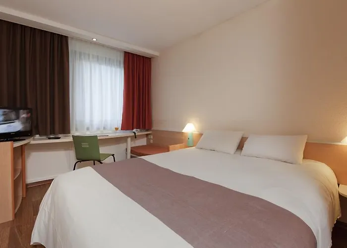 Ibis Hotel 2*